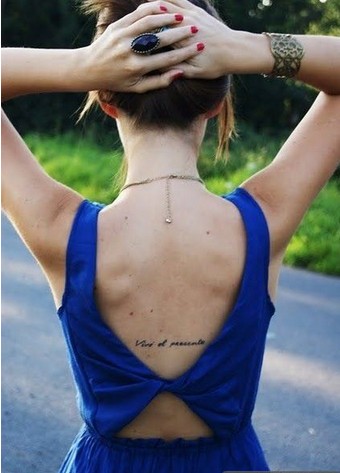 后背性感字母纹身图案图片