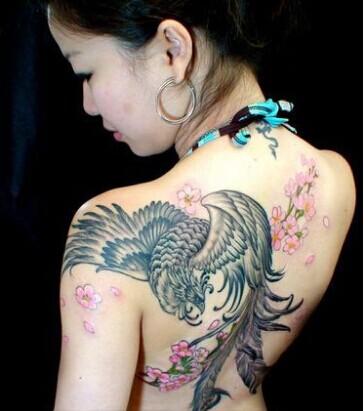 漂亮女生后背唯美桃花凤凰纹身图案图片