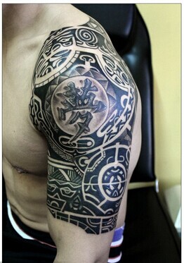 男生肩部好看图腾梦字文字纹身图片