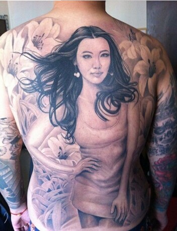 男生后背漂亮女子纹身图案图片