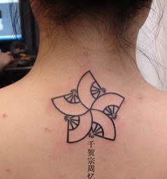 非常独特的颈部纹身图案图片