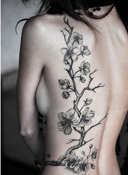 背部性感梅花纹身图案欣赏