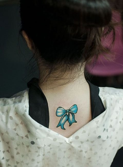蓝色蝴蝶结后颈纹身图案图片图片