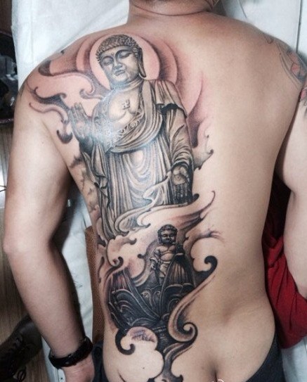 男人后半背经典的如来佛祖纹身图案图片