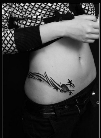 　美女腰部纹身图案图片