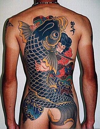 男性满背超大鲤鱼纹身图片