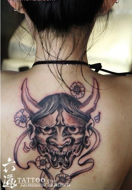 背部的黑白般若纹身图案