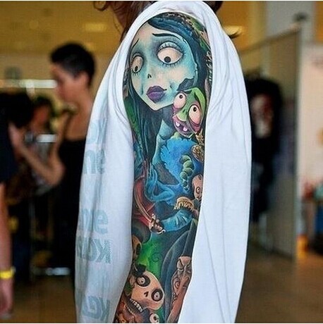 国外女生肩膀个性彩色精灵纹身图