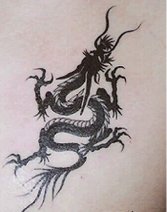 男女生后背唯美腾龙纹身手稿图图片