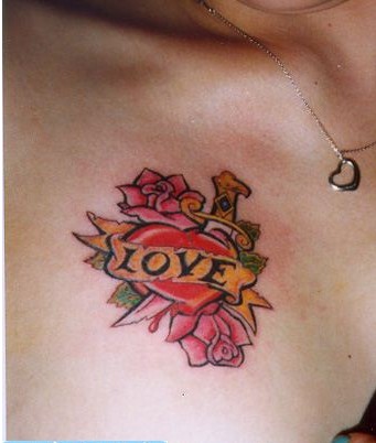 匕首心脏花英文纹身图案图片