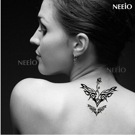 性感女生后背唯美黑白小图标纹身效果