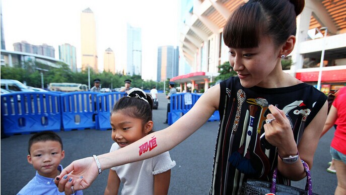 助威恒大美女手部唯美文字纹身图图片