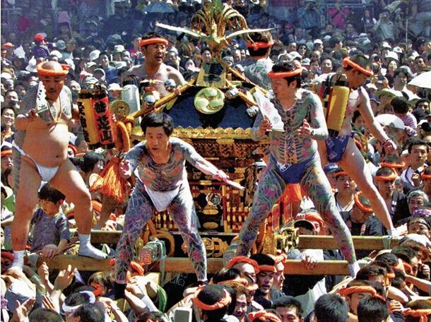 日本黑帮男生的宗教纹身图图片