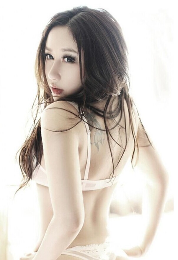 性感美女秀美背纹身图案图片图片