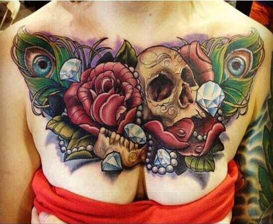 女生胸部个性彩色骷髅头玫瑰花纹身图