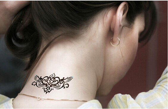 女生脖子唯美漂亮的图腾纹身图片