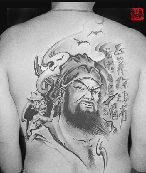 后背经典很帅的一款钟馗纹身图案 图片