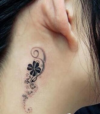 漂亮女孩脖子处唯美性感花藤纹身图图片