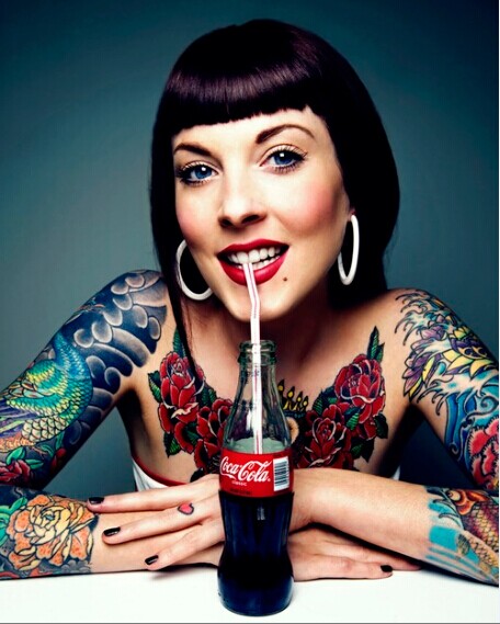 欧美性感美女的媚惑火辣纹身图案1图片