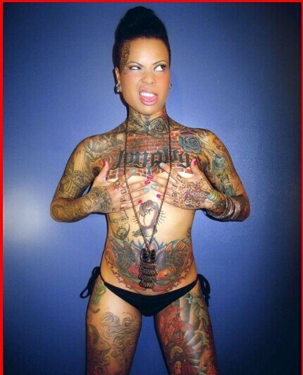 欧美女生全裸个性图案纹身