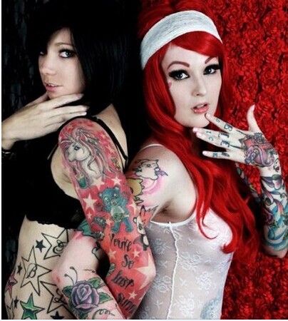 性感妹子肩部超个性的游戏图案纹身