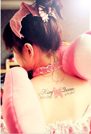 日本漂亮女优后背唯美性感的英文蝴蝶图片