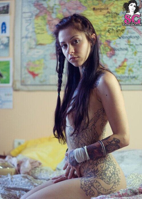 美女裸体个性纹身图案欣赏图片