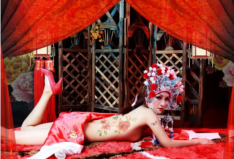 新婚漂亮美女展示自身性感唯美的花朵图片