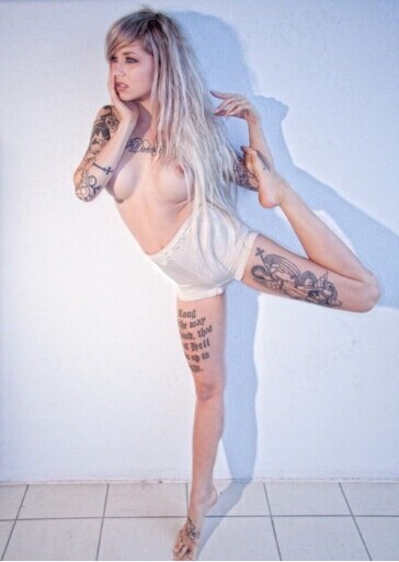 国外全裸美女超级个性的漂亮纹身