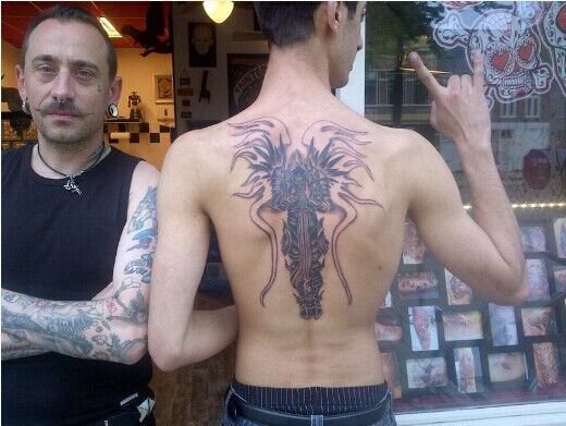 国外男生背部经典战神纹身图案图片