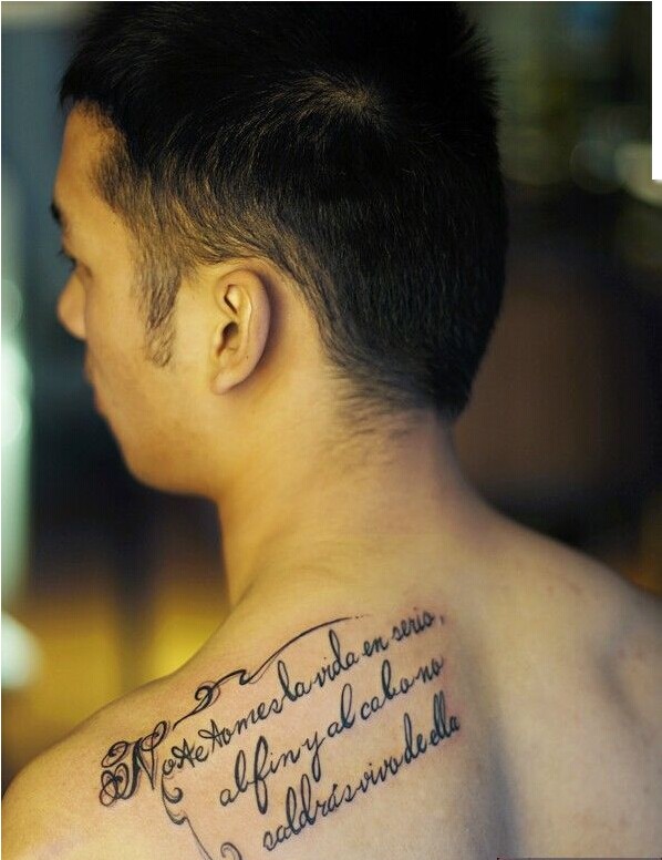 男性肩膀性感英文纹身图案欣赏图片