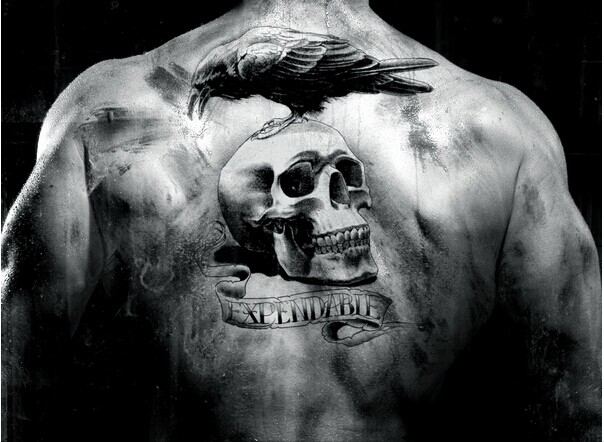 复古经典黑白骷髅乌鸦纹身图