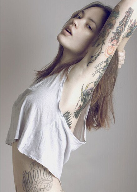 诱人美女好身材秀漂亮纹身图案图片