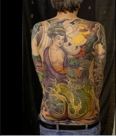 欧美男生后背经典漂亮的美女鲤鱼纹身图片