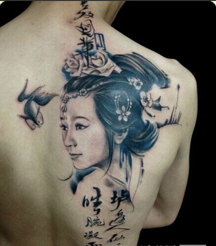男生后肩背潮流漂亮的古典美女纹身图图片