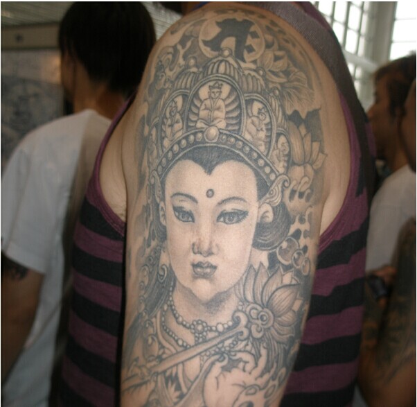 面慈心善的佛像经典宗教纹身图案图片