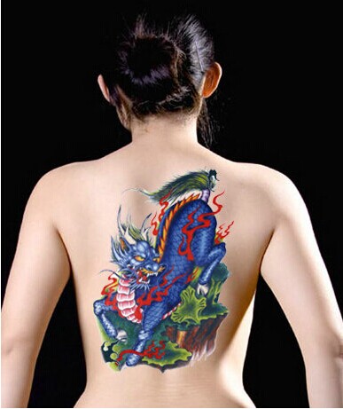 性感漂亮妹妹后背经典霸气的彩色麒麟图片