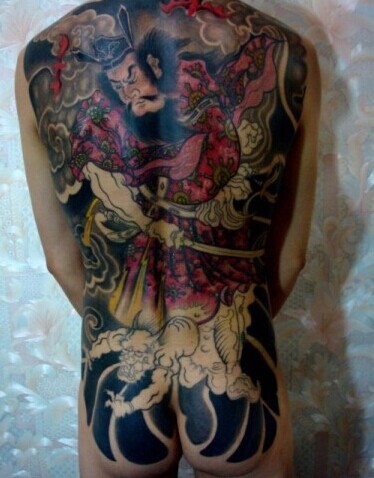 男生背部经典钟馗宗教纹身图图片