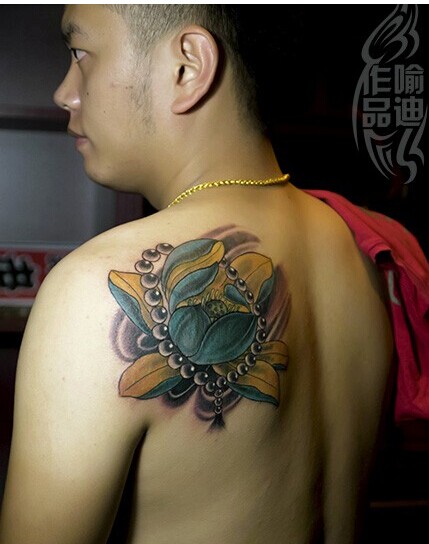 帅哥后背潮流时尚莲花佛珠纹身图片图片