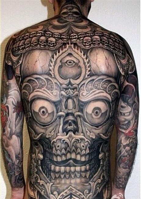 一款满背嘎巴拉纹身图片图片