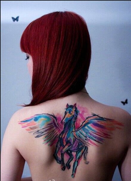 经典女生后背天马纹身图片欣赏图片