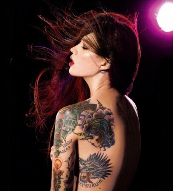 俄罗斯个性美女纹身图片欣赏