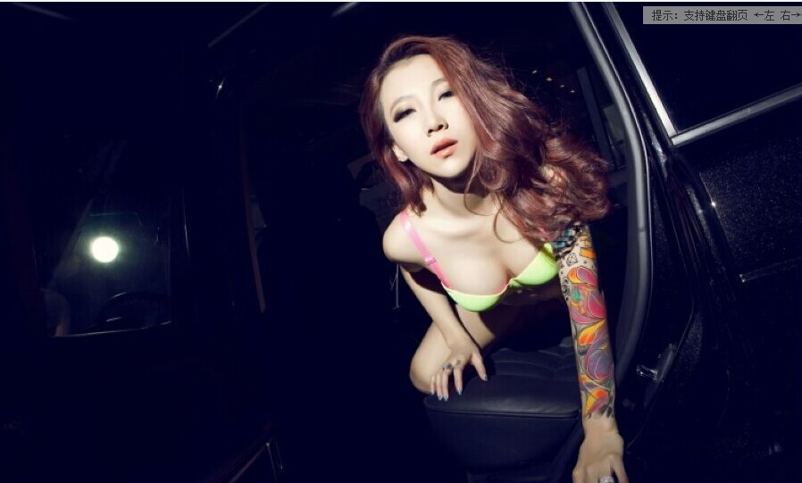 清纯可人美女左臂个性纹身图案