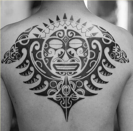 男性背部时尚玛雅图腾纹身图案图片