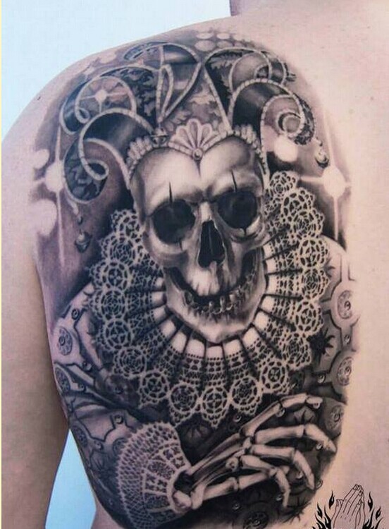 个性背部时尚小丑纹身图案图片