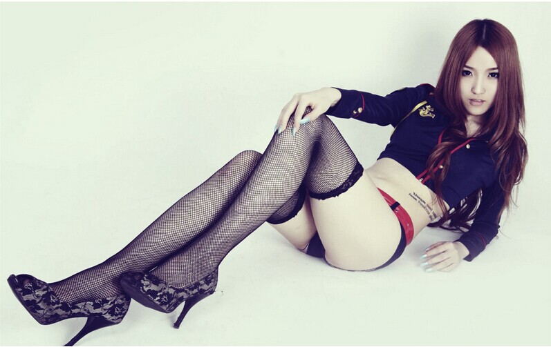 漂亮美眉性感腰部英文纹身图片图片