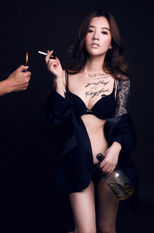 性感霸气美女胸前纹身图案图片