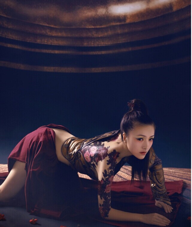 清纯美女超诱惑盔甲纹身图案图片