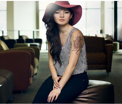 魅力时尚美女手臂纹身图片欣赏图片