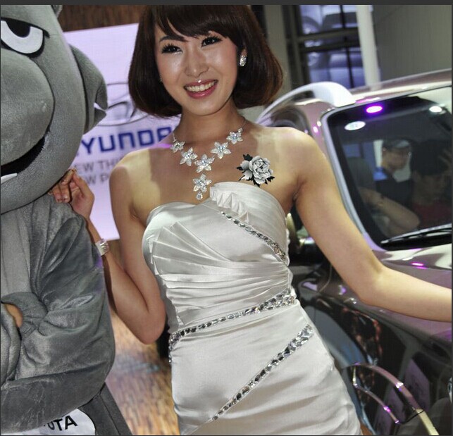 性感美女漂亮肩膀黑玫瑰纹身图片图片